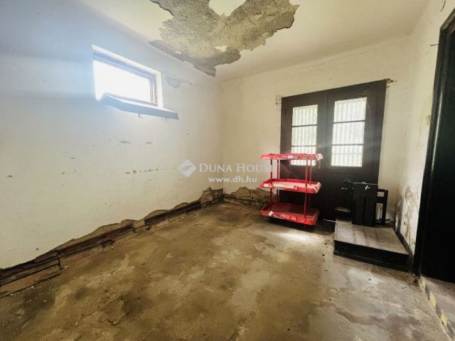 Eladó családi ház, Egyházashollóson 9.7 M Ft, 1 szobás