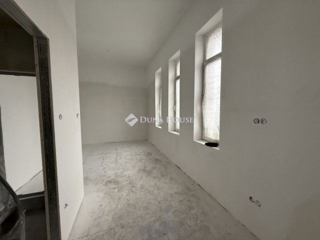 Eladó téglalakás, Budapesten, XXI. kerületben 21 M Ft, 1 szobás