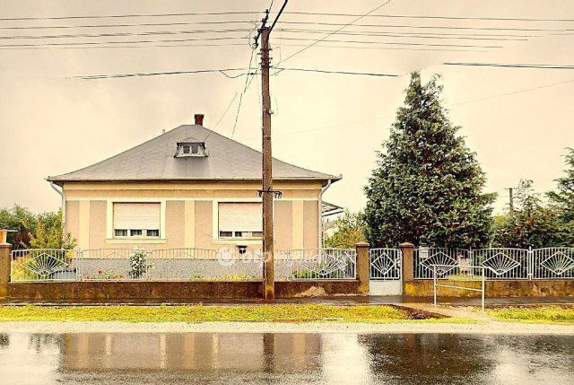 Eladó családi ház, Felsőnyárádon 19.997 M Ft, 3 szobás