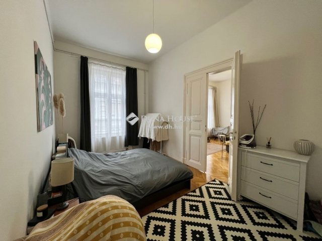 Eladó téglalakás, Budapesten, VI. kerületben 133.9 M Ft