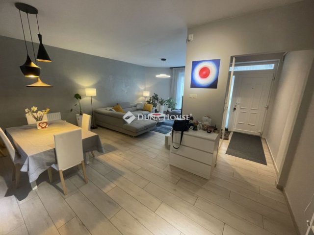 Eladó téglalakás, Győrött 89.9 M Ft, 3 szobás