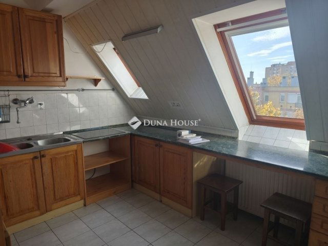 Eladó téglalakás, Székesfehérvárott 65 M Ft, 1+3 szobás