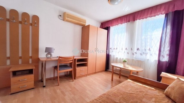 Eladó téglalakás, Egerben 89 M Ft, 4 szobás