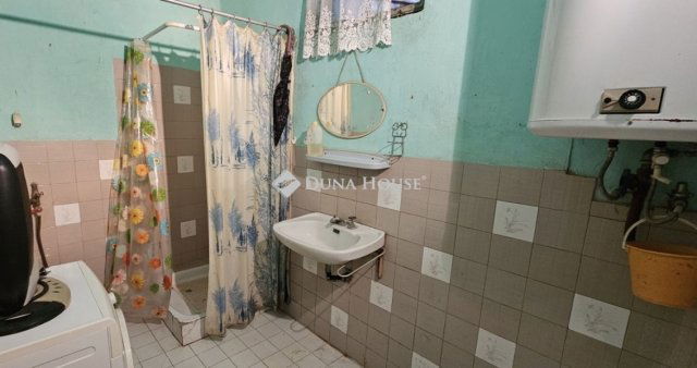 Eladó családi ház, Véménden 14.99 M Ft, 2 szobás