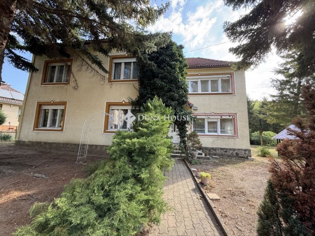 Eladó családi ház, Hosszúhetényen 69.9 M Ft, 6 szobás