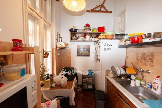 Eladó téglalakás, Budapesten, VI. kerületben 99.8 M Ft, 2 szobás