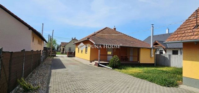 Eladó családi ház, Tápiószecsőn 64.9 M Ft, 3 szobás