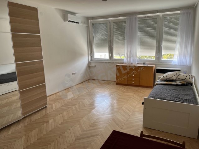 Kiadó téglalakás, albérlet, IV. kerületben, Szent László téren