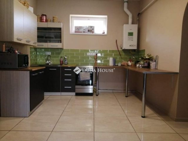 Eladó családi ház, Vecsésen 89.9 M Ft, 4 szobás