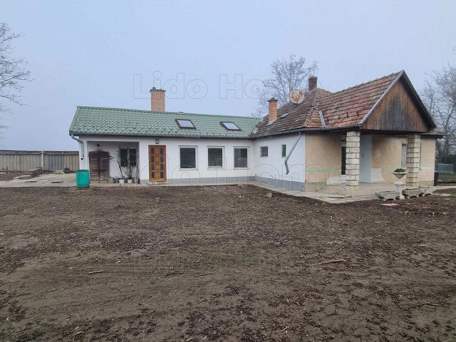 Eladó családi ház, Ádándon 49.9 M Ft, 3 szobás