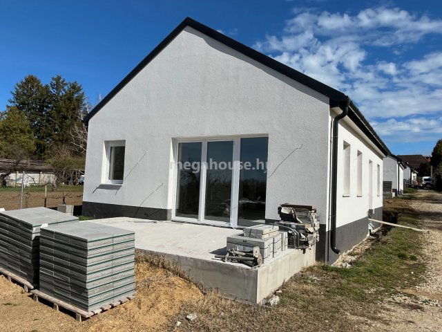 Eladó családi ház, Balatonszemesen 79.9 M Ft, 4 szobás