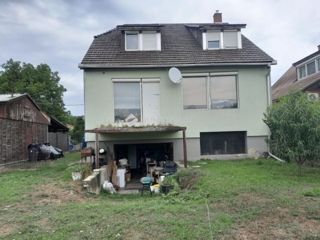 Eladó családi ház, Sárisápon 69.9 M Ft, 5 szobás