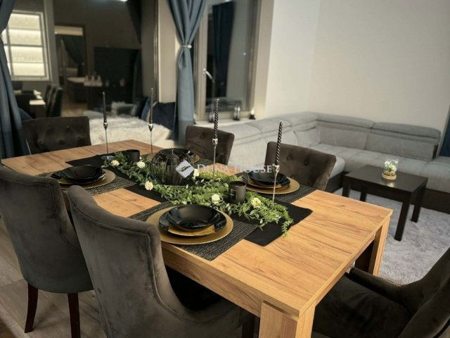 Eladó téglalakás, Esztergomban 125 M Ft, 5 szobás