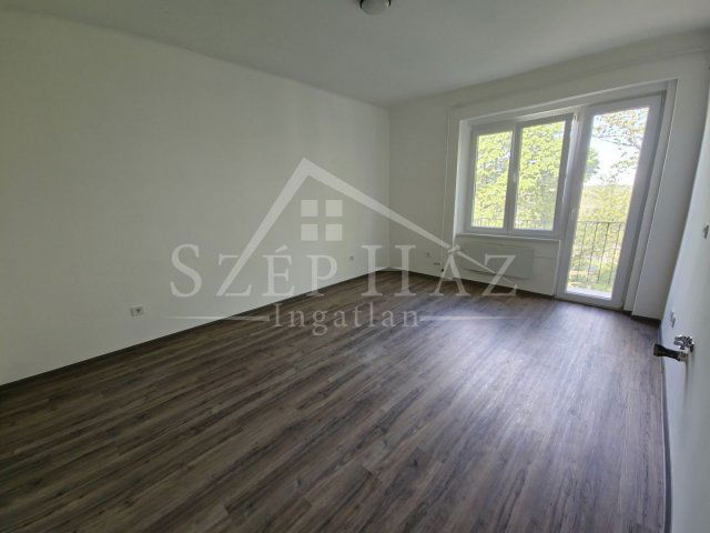 Eladó téglalakás, Pécsett 18.95 M Ft, 2 szobás