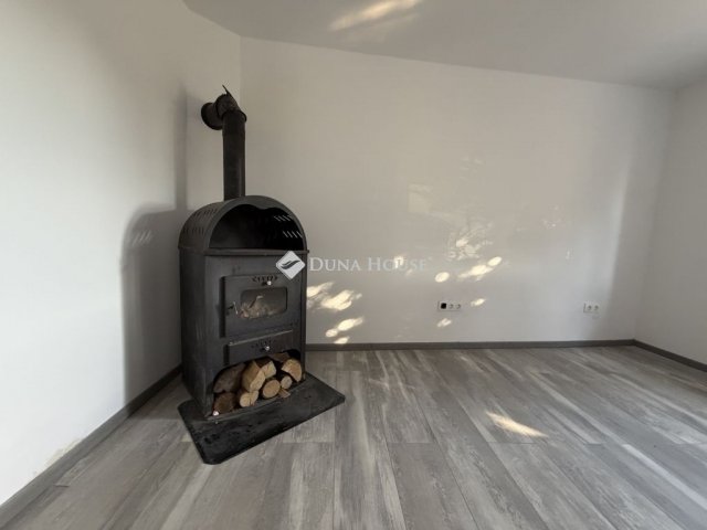 Eladó családi ház, Zalaegerszegen 43.5 M Ft, 2 szobás
