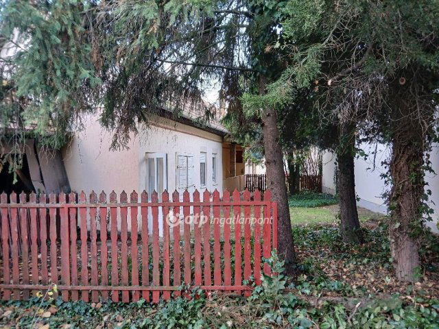 Eladó családi ház, Karácsondon 23.5 M Ft, 4 szobás