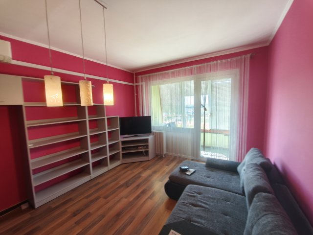 Eladó panellakás, Szegeden 49.9 M Ft, 2 szobás