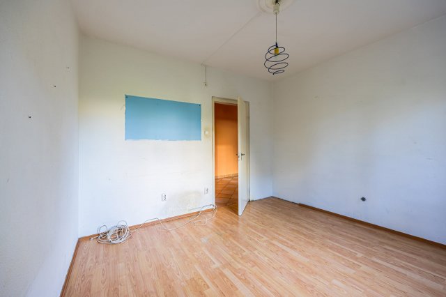 Eladó panellakás, Budapesten, III. kerületben 59.99 M Ft