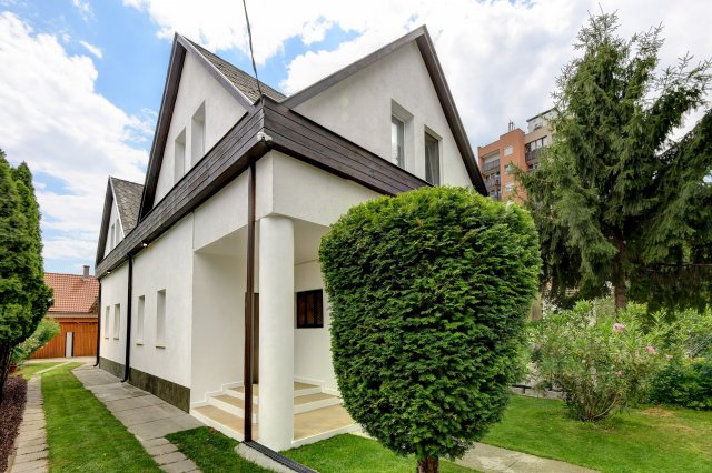 Eladó családi ház, Budapesten, XIV. kerületben, Írottkő utcában