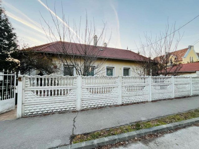 Eladó családi ház, Tatán 125 M Ft, 3 szobás