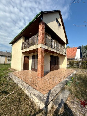 Eladó nyaraló, Balatonföldváron 60 M Ft, 5 szobás