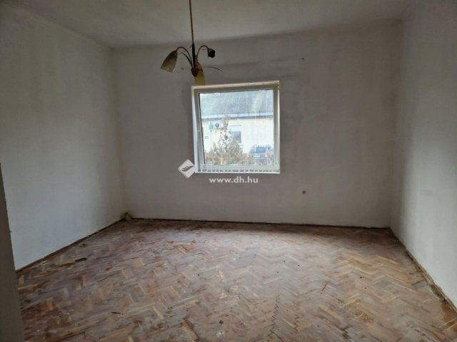 Eladó családi ház, Hévízgyörkön 31.9 M Ft, 4 szobás