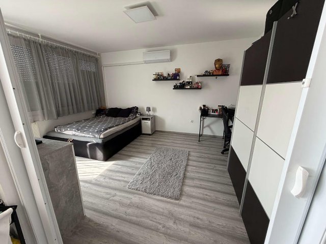 Eladó panellakás, Szentendrén 48.9 M Ft, 1 szobás