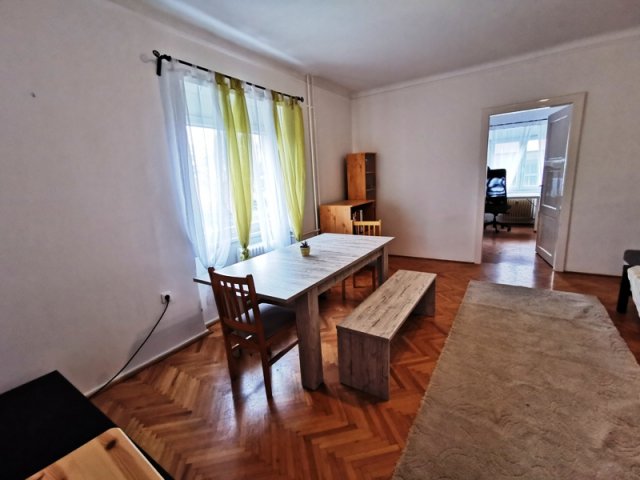 Kiadó téglalakás, albérlet, Pécsett, Megyeri téren, 3 szobás