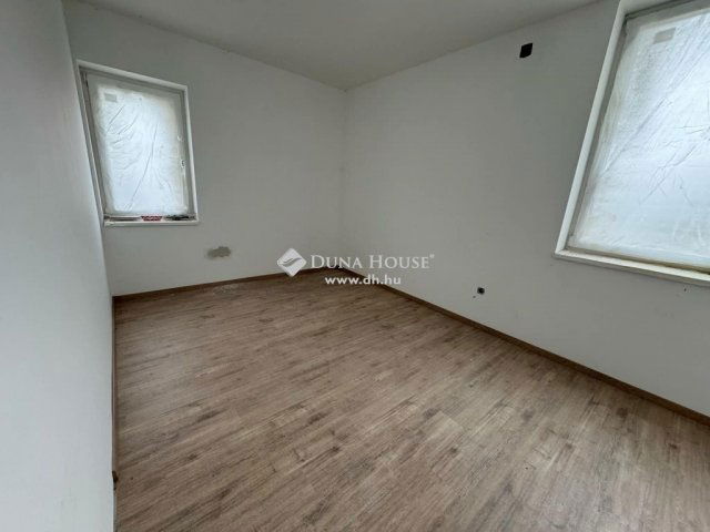 Eladó téglalakás, Ráckevén 97.5 M Ft, 5 szobás