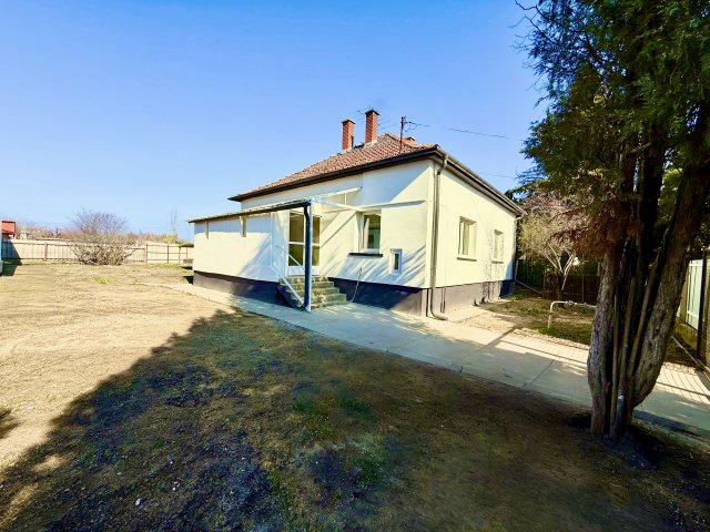 Eladó családi ház, Szegeden 99.9 M Ft, 4 szobás