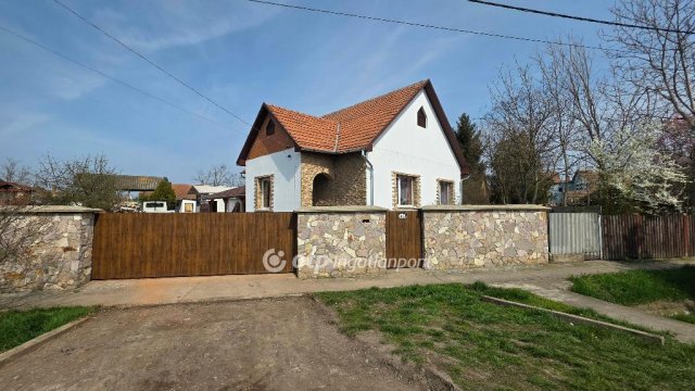 Eladó családi ház, Kabán 62 M Ft, 2 szobás