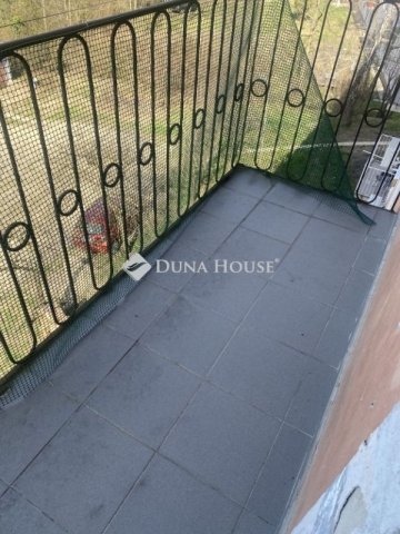 Eladó téglalakás, Komlón 19.9 M Ft, 2 szobás
