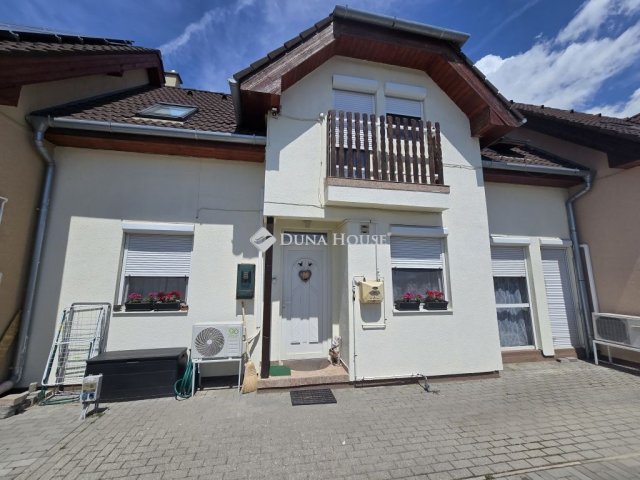 Eladó családi ház, Székesfehérvárott 94.8 M Ft, 5 szobás
