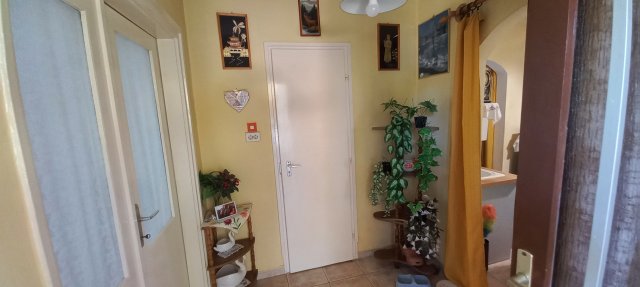 Eladó családi ház, Csákváron 38.5 M Ft, 2 szobás