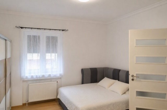 Eladó téglalakás, Keszthelyen 94.9 M Ft, 3 szobás