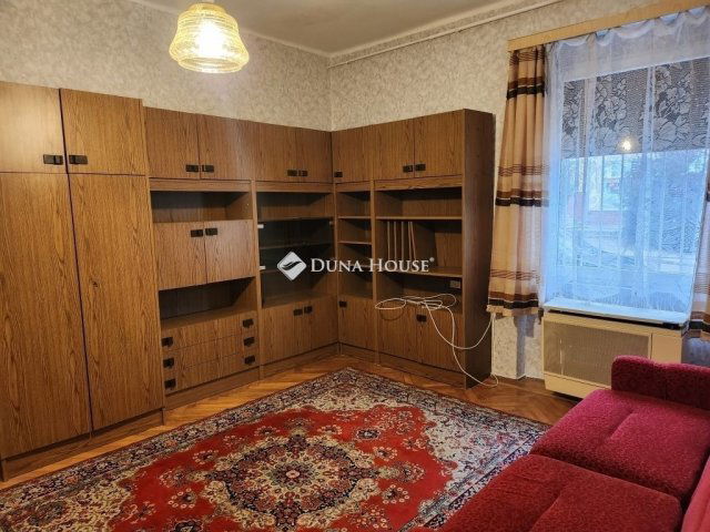 Eladó téglalakás, Várpalotán 37 M Ft, 2 szobás