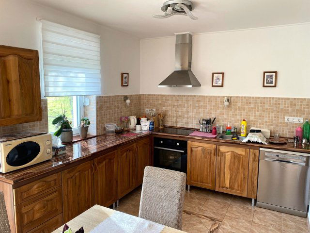 Eladó családi ház, Nyúlon 119.99 M Ft, 3+1 szobás