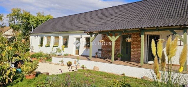 Eladó családi ház, Baksán 61.99 M Ft, 3 szobás