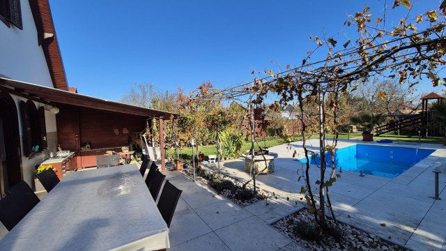 Eladó családi ház, Debrecenben 159 M Ft, 7 szobás