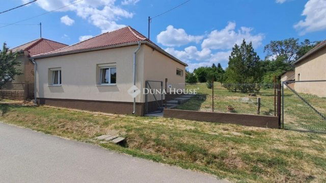 Eladó családi ház, Bakonyán 38.5 M Ft, 3 szobás