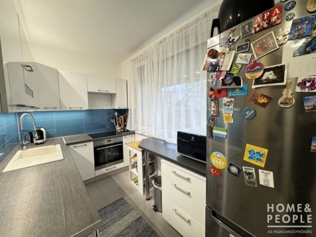 Eladó téglalakás, Szegeden 64.99 M Ft, 2+2 szobás