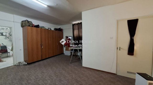 Eladó téglalakás, Budapesten, VI. kerületben 73 M Ft, 2 szobás