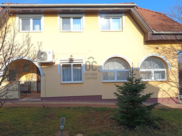 Eladó családi ház, Tatabányán 164 M Ft, 6 szobás