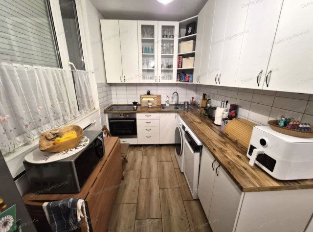 Eladó panellakás, Tatán 52.99 M Ft, 2 szobás