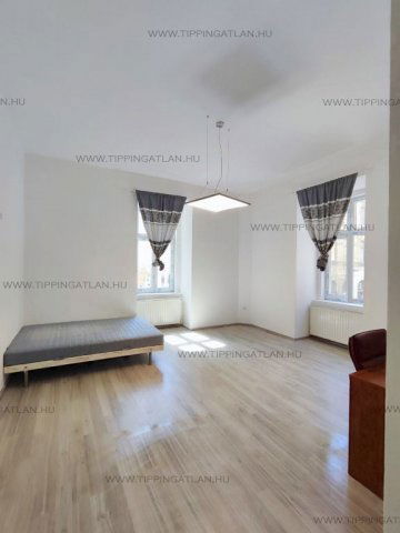 Eladó téglalakás, Budapesten, VI. kerületben, Aradi utcában