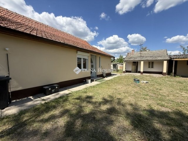 Eladó családi ház, Újszilváson 23.9 M Ft, 2 szobás