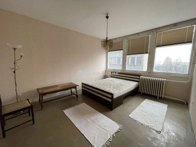 Eladó panellakás, Kecskeméten 41.5 M Ft, 2 szobás