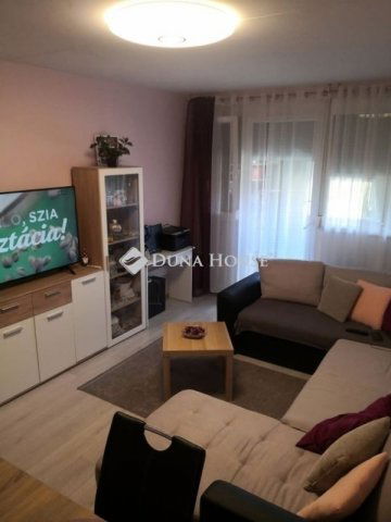 Eladó panellakás, Pécsett 49.2 M Ft, 2 szobás