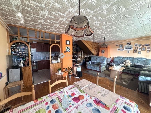 Eladó sorház, Komlón 59.99 M Ft, 7 szobás / költözzbe.hu