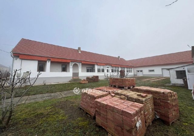 Eladó családi ház, Bezedeken 42 M Ft, 3 szobás